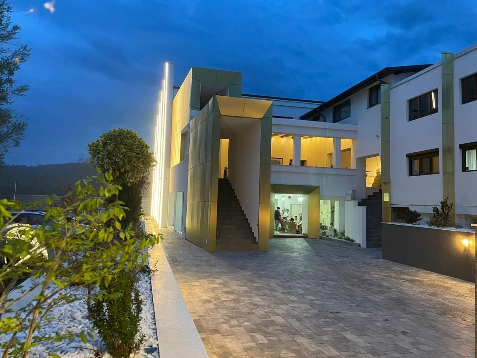 Bed and Breakfast Popasul Lui Gicuta Куртя-де-Арджеш Экстерьер фото