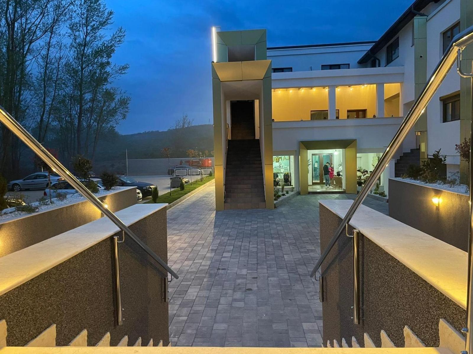 Bed and Breakfast Popasul Lui Gicuta Куртя-де-Арджеш Экстерьер фото